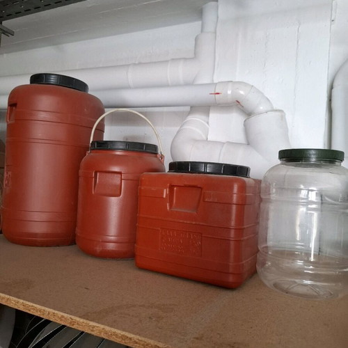 Storage containers new, set of 4, plastic