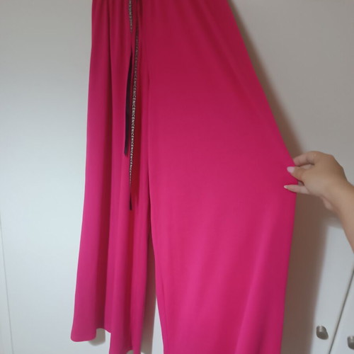 Set with lightweight fuchsia fabric, like new