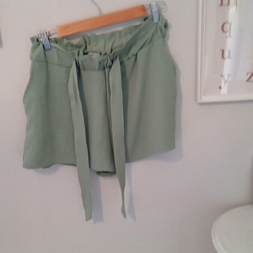 Khaki shorts like new, size L, comfortable and airy
