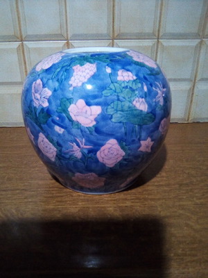Antique Chinese vase like new