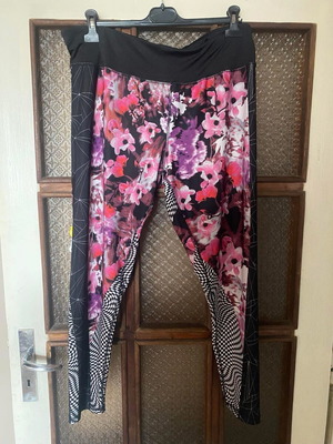 Women's leggings size XL colorful like new