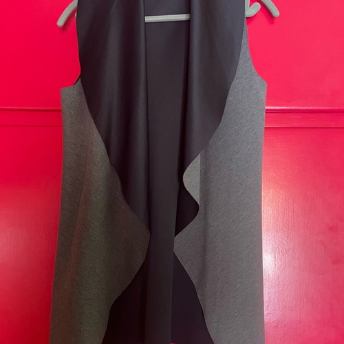 Vest like new, fits sizes L and XL, gray and blue