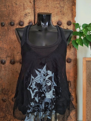 Vintage μπλουζάκι Desigual μεταχειρισμένο με τούλι και ανοιχτή πλάτη