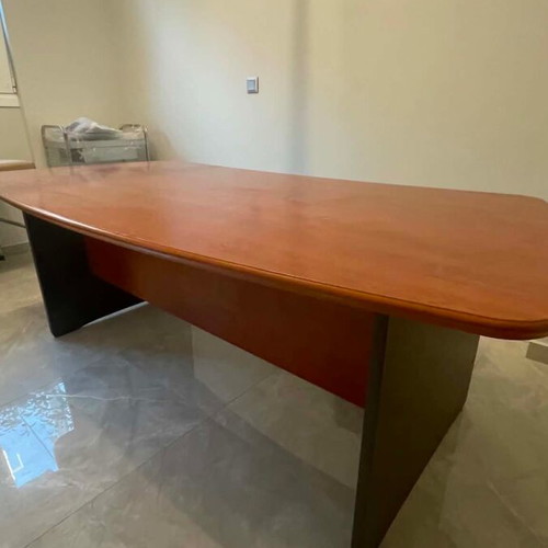 Sato professional desk like new, 2x1m, quality wood, curved design