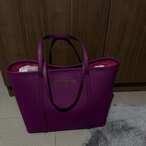 Victoria's Secret shoulder bag like new, saffiano leather, pink and purple