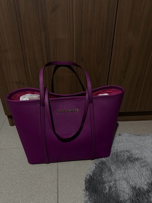 Victoria's Secret shoulder bag like new, saffiano leather, pink and purple