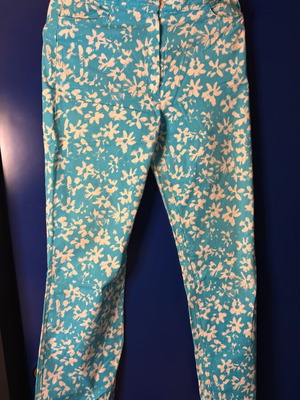 Women's pants with flowers like new, size M, white and blue