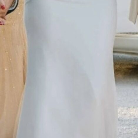 Wedding dress white with embroidered bust like new, size M