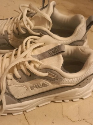 Παπούτσια FILA αθλητικά σαν καινούργια, νούμερο 37, άσπρα