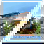  Φανταστική δυόροφη με δύο Μπαλκόνια με κεραμοσκεπή μεγαλο μπαλονη με πέτρα στο κέντρο του χωριού στη