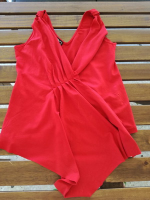 Red top used, size M