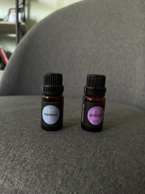 Apivita αιθέρια έλαια geranium και rosemary 10ml, σαν καινούργια