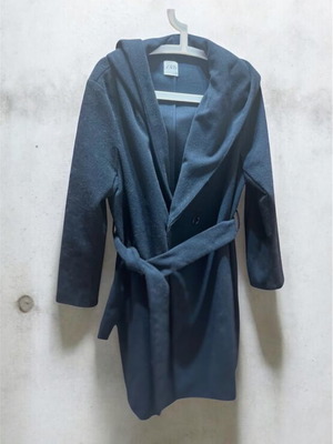 Zara coat used black with hood size M