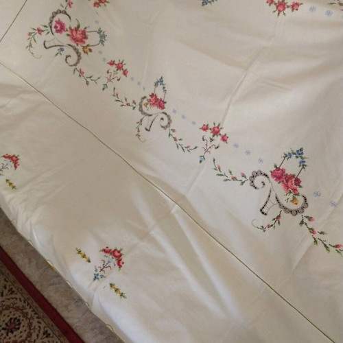 Tablecloth with embroidery and 12 napkins new, ecru color