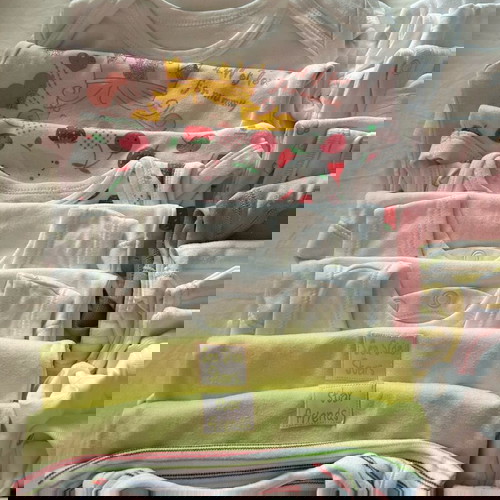 Φορμάκια κοντομάνικα 0-3 μηνών σαν καινούργια, πακέτο 36