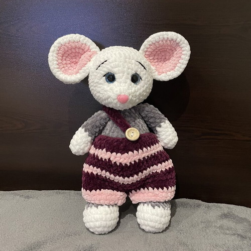 Mouse with Pants handmade from Plush Yarn new