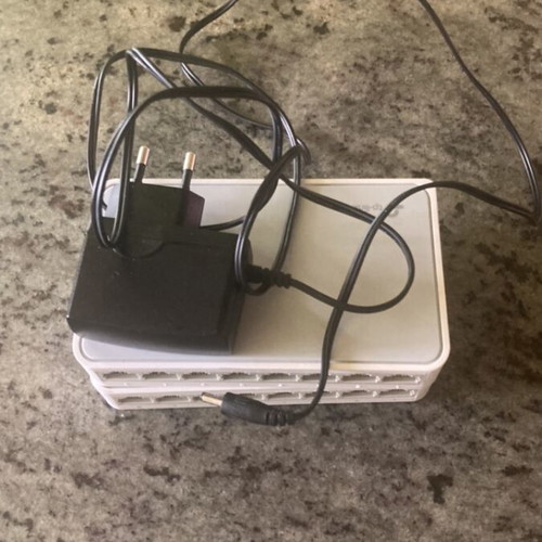 Tp-Link TL-SF-1008D unmanaged switch 8 ports used, set of 2 with charger