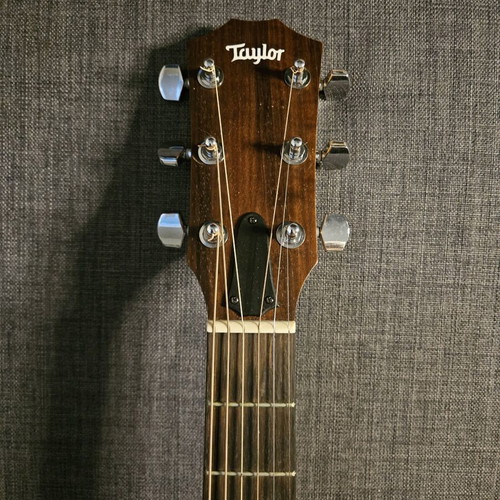 Taylor Academy E guitar with Elixir phosphor 12 strings, like new