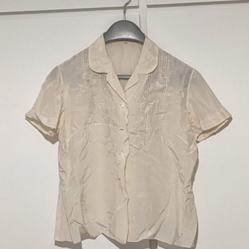 Silk short-sleeve shirt tailor-made like new, beige, size XS