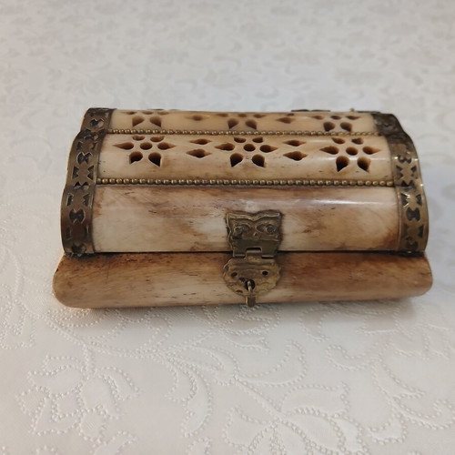 Jewelry boxes set of 2 like new, bone and brass decorative elements