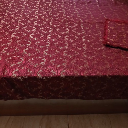 Chenille quilt burgundy with pillowcase, like new