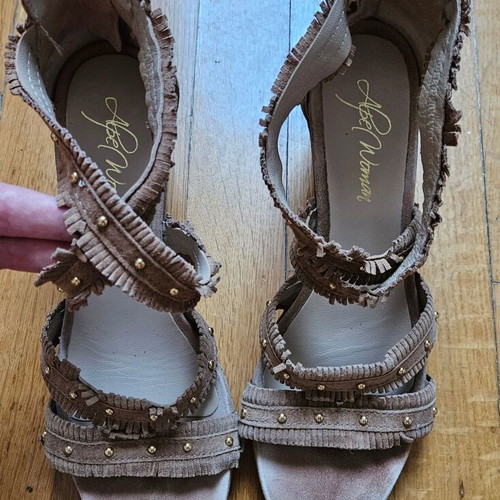 Alpe suede women's sandals size 39 like new, beige, 7 cm heel