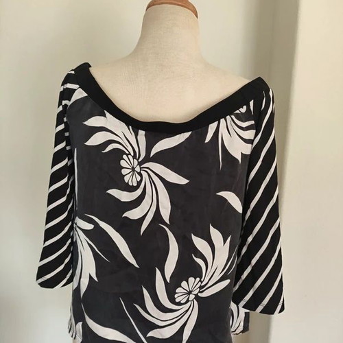Tricot Design Black and White Top size S like new, silk and viscose