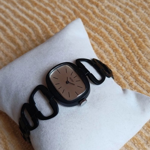 Newton vintage women's watch Swiss made '70s new, black-silver