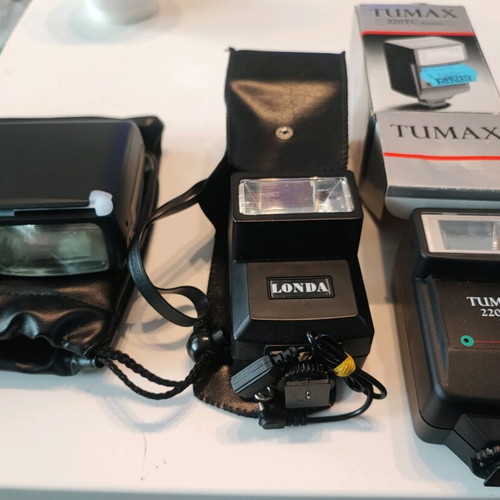 Nikon F60 camera set like new with 2 lenses and 2 flashes