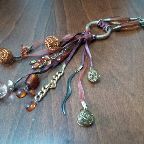 Alternative necklace used with acrylic and metal beads in honey color