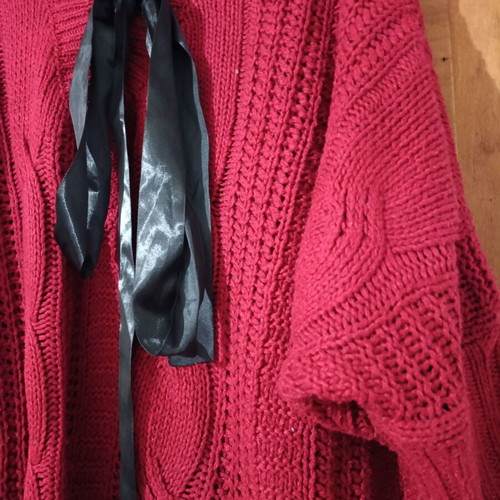 Doca knitted sweater like new, burgundy with bow