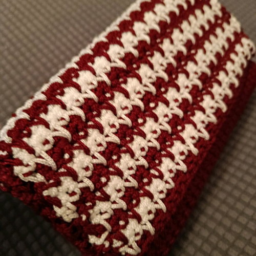 Handmade knitted Pie de poule wrist bag new, black-white