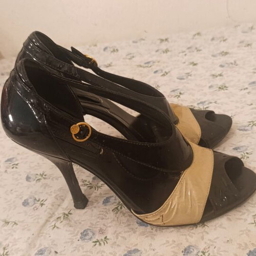 BCBG Maxazria patent leather high heel pumps size 37 used, black and beige