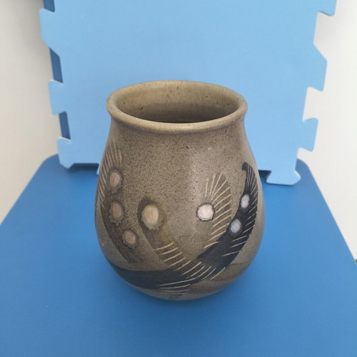 Lea stoneware wheel-thrown vase by Anna Leandersson