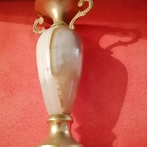 alabastrian amphora
