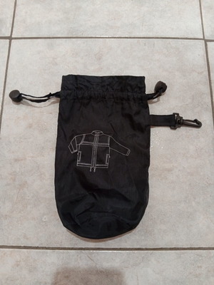 Black pouch with hook, 24x14 cm