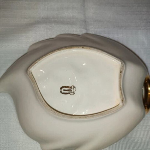 Vintage B&H Geschenke leaf-shaped decorative dish with gold trim like new
