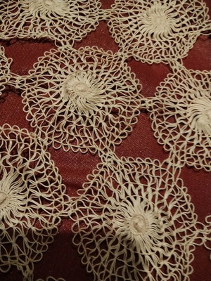 Handmade rhombus-shaped doily set like new
