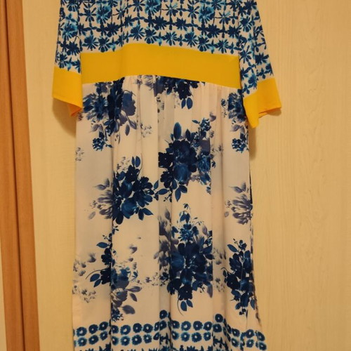Sisley maxi dress with blue-white floral and geometric print, color-blocking