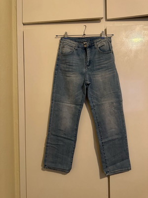 Mid Rise blue jeans with stretch, size Small