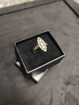 Antique gold ring decorated with certified diamonds, like new