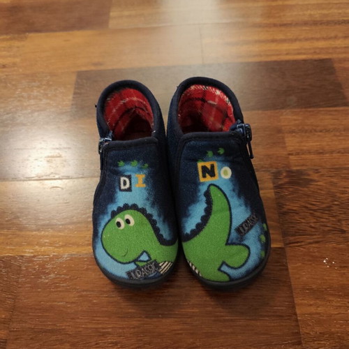 Mini Max slippers size 23 like new, blue and green