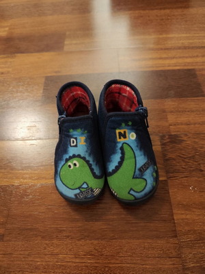 Mini Max slippers size 23 like new, blue and green
