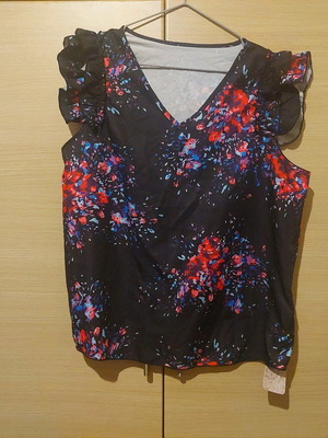 Emery Rose black short-sleeve blouse with colorful design and frill, new, size XL