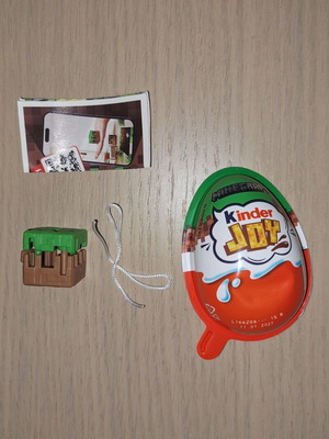 Φιγούρα Minecraft Kinder Joy με σχοινάκι και χαρτάκι