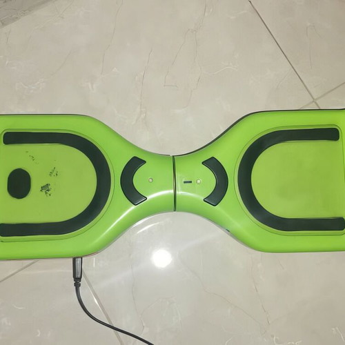 Nilox DOC 2+ hoverboard used with speaker and bluetooth