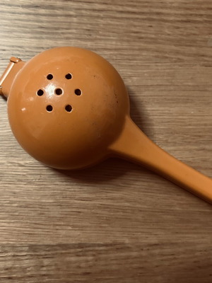 Citrus squeezer new, metal and sturdy