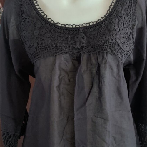julia bergovich black shirt L
