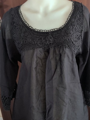 julia bergovich black shirt L