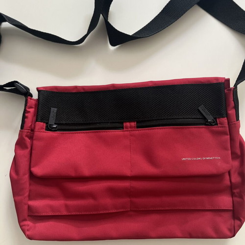 United Colors of Benetton crossbody bag like new, black and red
